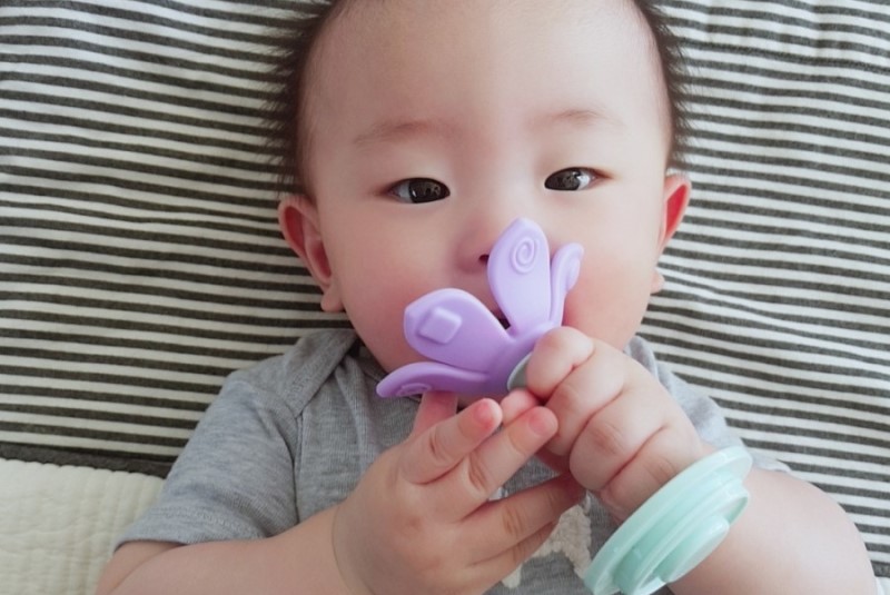 꼬꼬노리 아기용품 아기수저와 치발기 :D