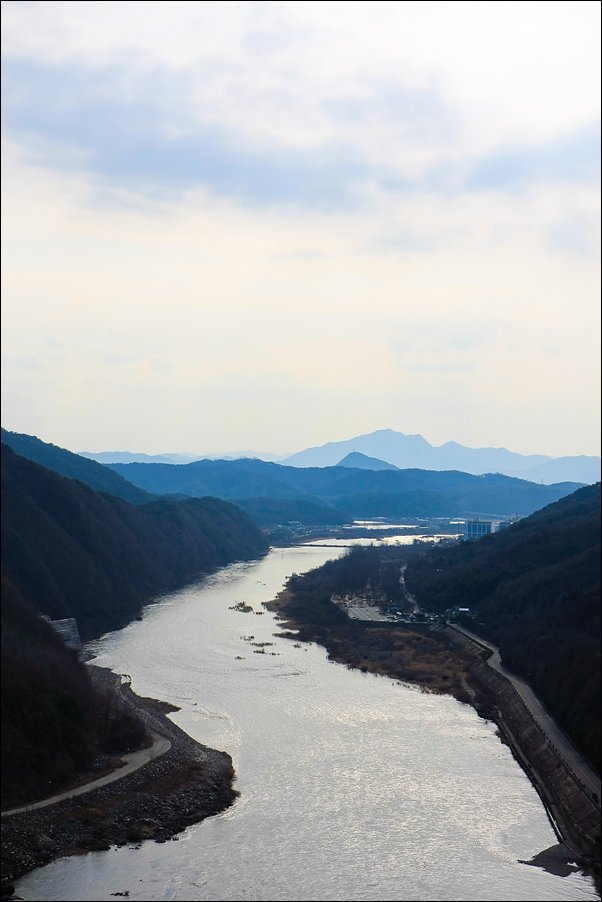  시리도록 푸른 호수가 매력적인 춘천 소양강댐