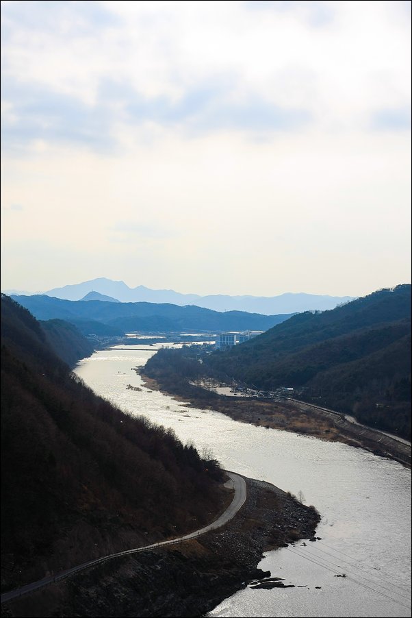  시리도록 푸른 호수가 매력적인 춘천 소양강댐