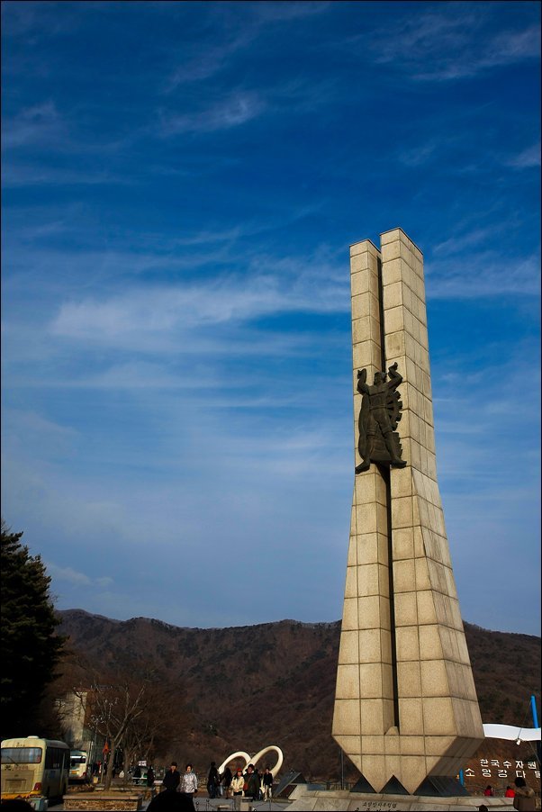  시리도록 푸른 호수가 매력적인 춘천 소양강댐