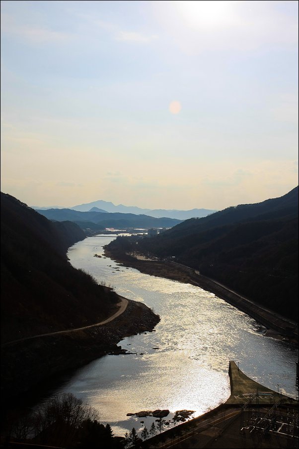  시리도록 푸른 호수가 매력적인 춘천 소양강댐