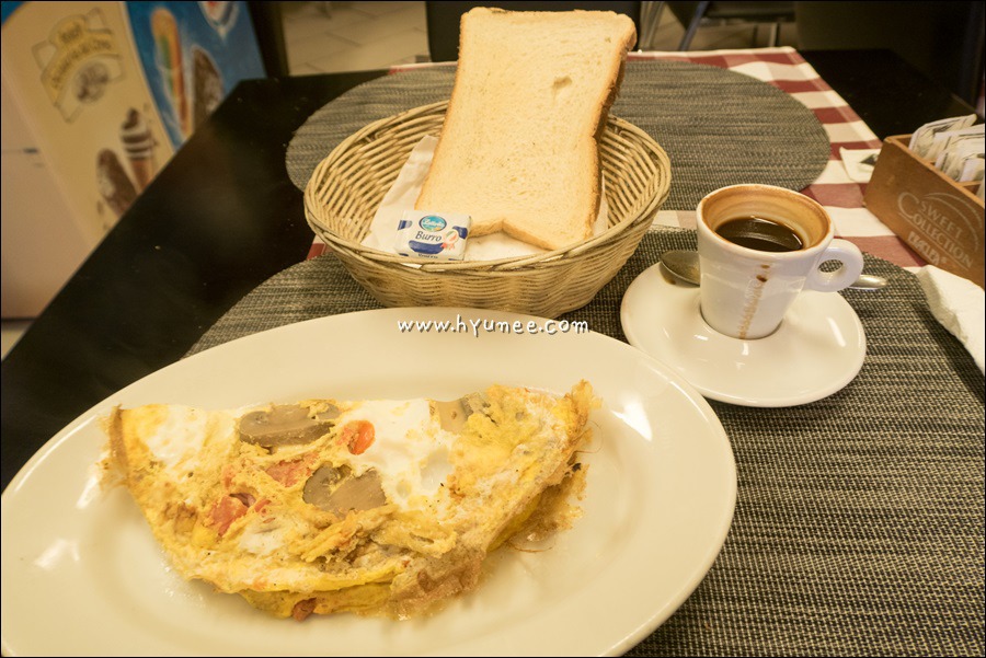친퀘테레에서는 지아미 카페 Giammi Caffe에서 아침식사 하세요~