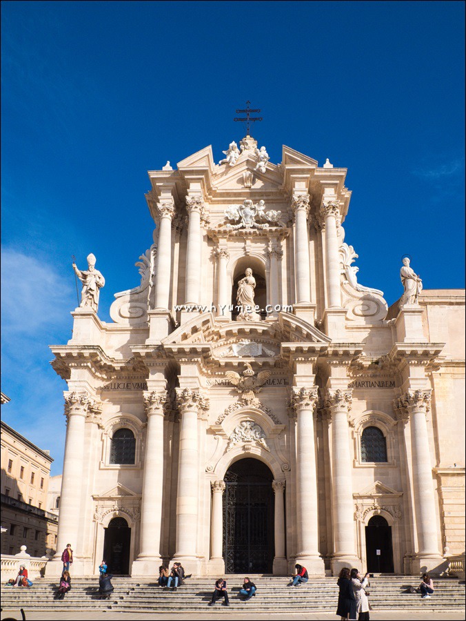 아름다운 광장을 지키고 있는 시라쿠사 두오모 Duomo di Siracusa