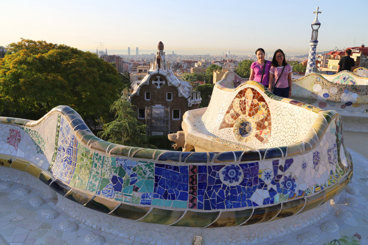 모자이크 도마뱀 조각으로 유명한, 가우디가 설계한 바르셀로나의 명소인 구엘 공원(Park Güell)