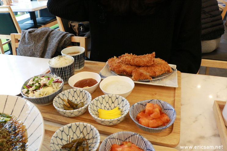 위례 맛집 바삭한 돈까스와 냉모밀 " 소리들어봐 "