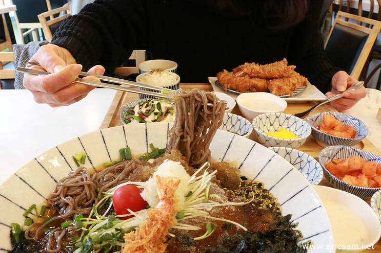 위례 맛집 바삭한 돈까스와 냉모밀 " 소리들어봐 "