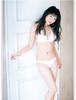 NGT48 키타하라 리에, '영 점프' 졸업 전에 '성인의 미' 흰색 수영복을 선보여