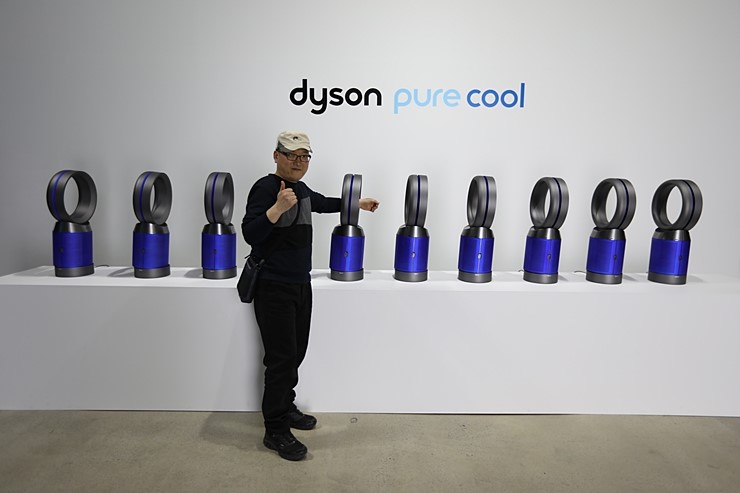 다이슨 퓨어쿨 공기청정기 dyson 앱으로 집안 미세먼지 농도 까지 체크한다.