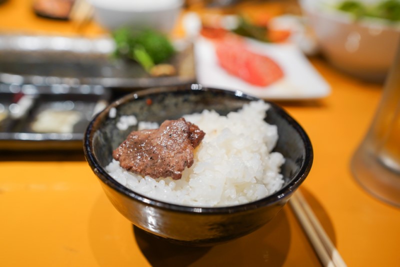 오사카 맛집 밥,국,반찬까지 무한리필 야끼니꾸 토시조