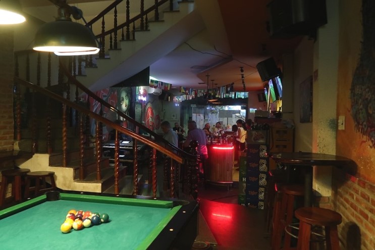 베트남 다낭 펍, 자유여행 중 즐기는 버티고 스포츠 바, 미케비치 맥주 집!
