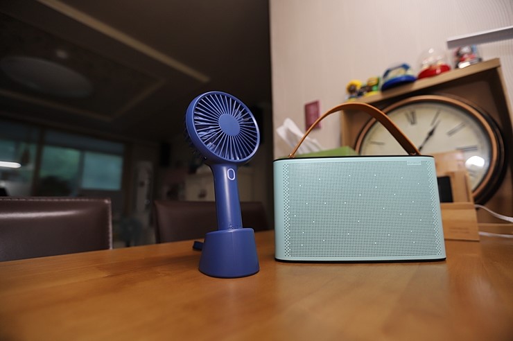슈피겐 티퀀스 휴대용 선풍기 H900 탁상용, 여행용 바람을 책임지다.