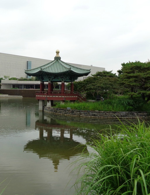  국립중앙박물관의 푸른  용산가족공원