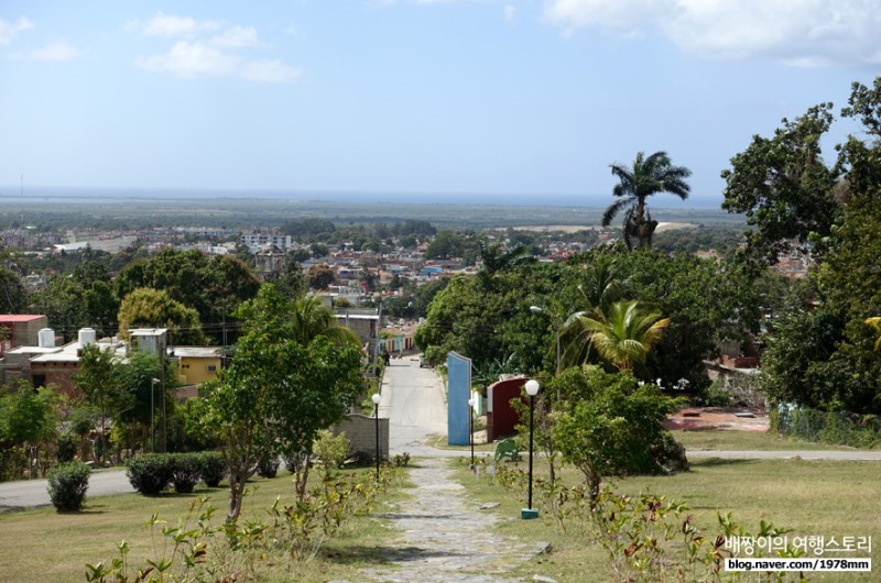 쿠바 여행, 트리니다드 산타 아나 예배당 & 호텔 라스 쿠에바스 오르막길 전경