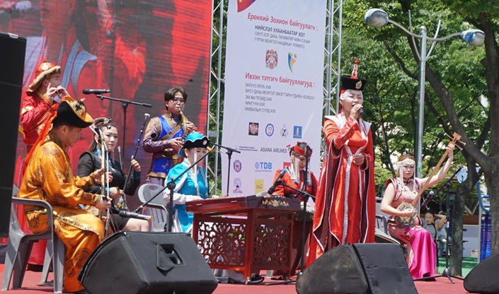  한국에서 본 몽골 나담축제(노래와 씨름)