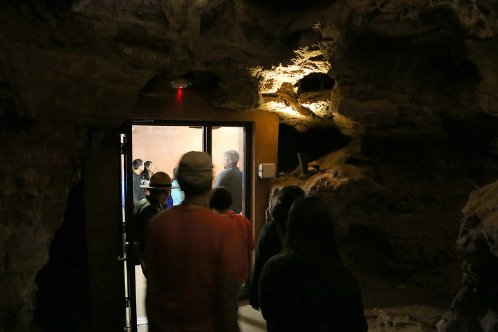윈드케이브(Wind Cave) 국립공원의 대표적인 동굴투어인 Natural Entrance Tour와 비지터센터 구경