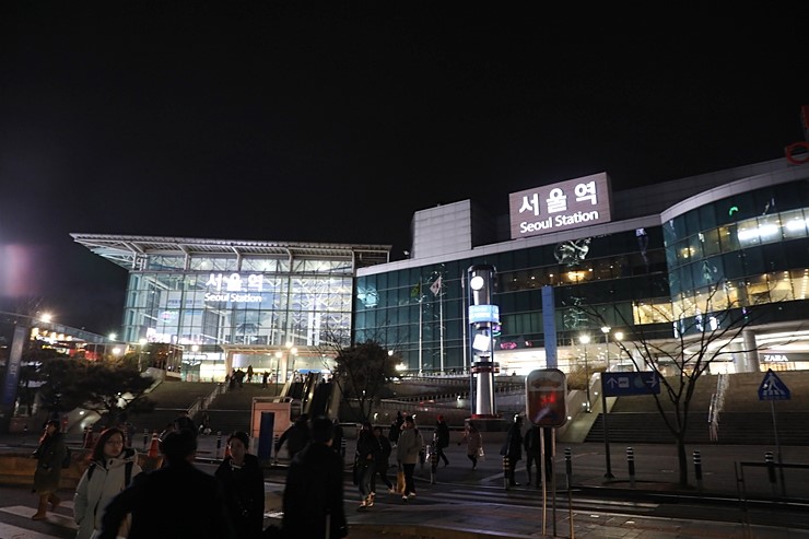 에스원 대표 육현표 서울역 앞 CU 무인편의점 오픈