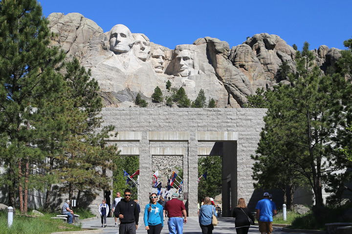 러시모어산(Mt Rushmore)을 보다 가까이서 볼 수 있는 프레지덴셜 트레일과 링컨보글럼 비지터센터