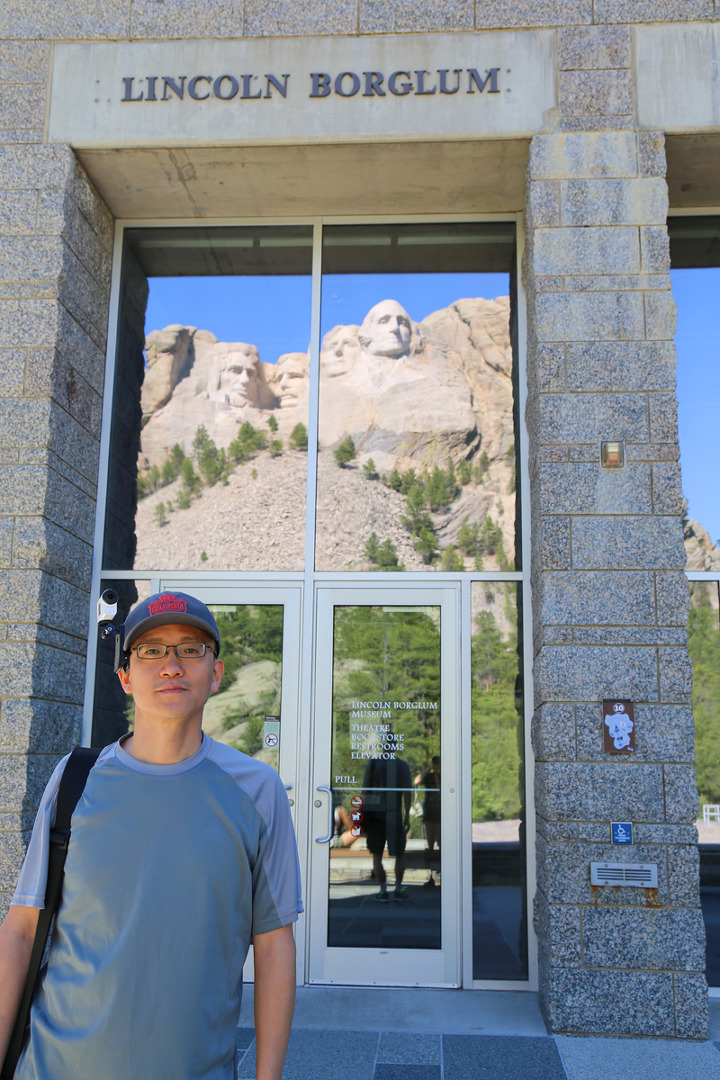러시모어산(Mt Rushmore)을 보다 가까이서 볼 수 있는 프레지덴셜 트레일과 링컨보글럼 비지터센터