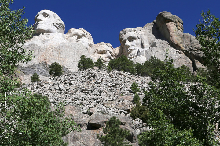 러시모어산(Mt Rushmore)을 보다 가까이서 볼 수 있는 프레지덴셜 트레일과 링컨보글럼 비지터센터