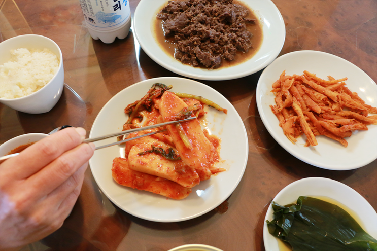 국내산 재료로 만든 농협 국민김치 맛있는 김치로 추천해요.  