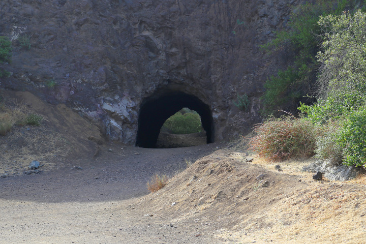 원조 '배트맨 동굴'로 알려져 있는 LA 그리피스 공원의 브론슨캐년 케이브(Bronson Canyon Caves)