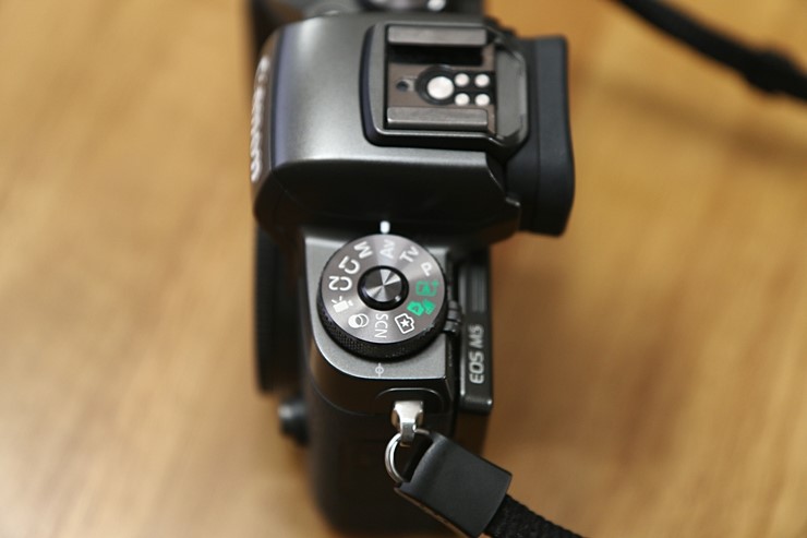 가벼운 디카추천 : EOS M5 미러리스 카메라
