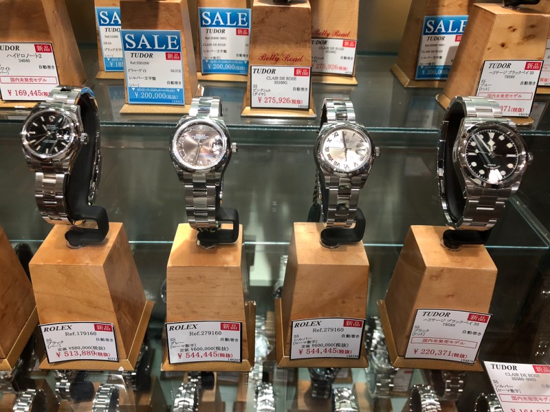 일본 도쿄 시계매장 나카노 잭로드에서 쇼핑타입