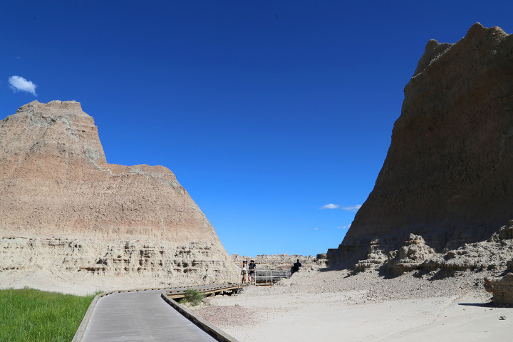 배드랜즈 국립공원(Badlands National Park)의 필수 입문코스인 도어트레일(Door Trail)의 황무지