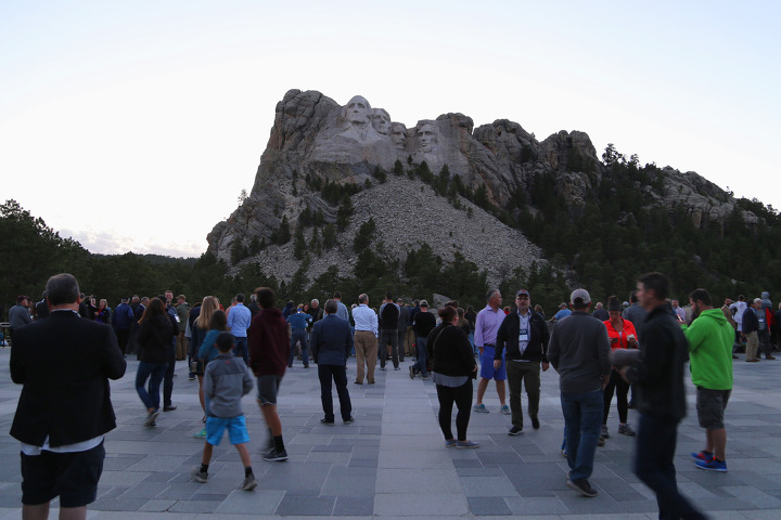 마운트러시모어(Mount Rushmore) 야간개장의 하이라이트인 라이팅세레모니(Lighting Ceremony)