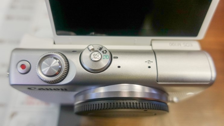 용산카메라 샵 미러리스 EOS M100 알아볼까?