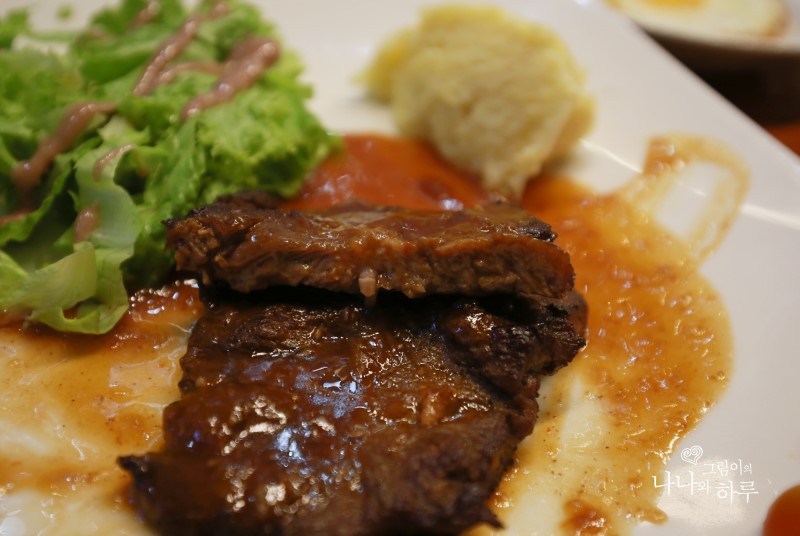 다낭맛집 핑크성당 근처 우연히 들른 파파스테이크