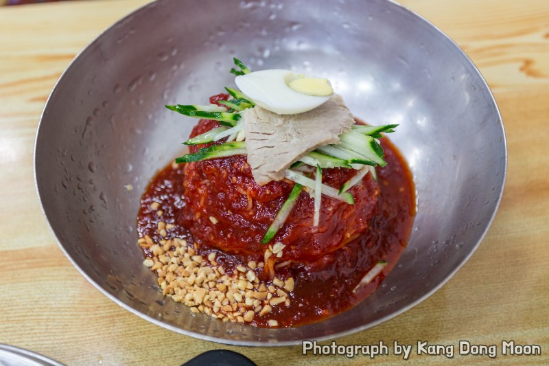 부산역 맛집 초량밀면에서 면과 만두의 조화