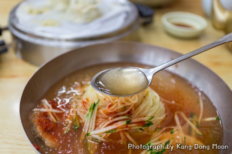 부산역 맛집 초량밀면에서 면과 만두의 조화