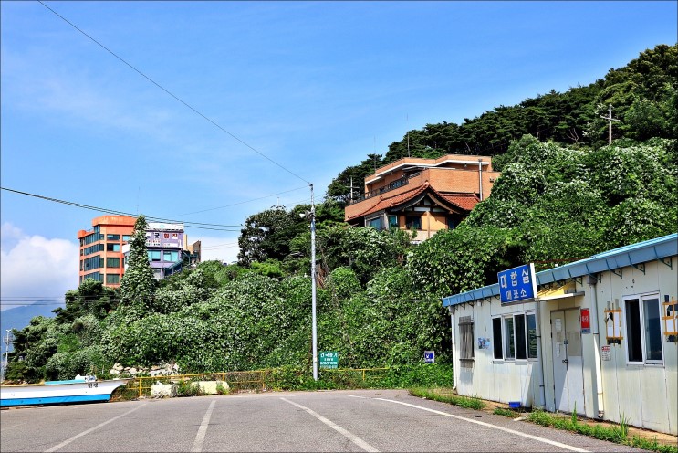 절벽 위에 지어진 강화도 횟집, 전망 굿!