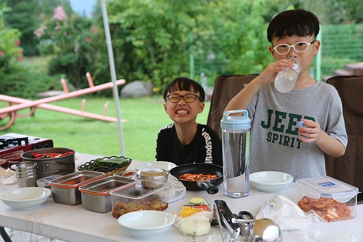 경주 코오롱호텔에서 즐기는 가족여행 캠핑 바베큐와 풋살