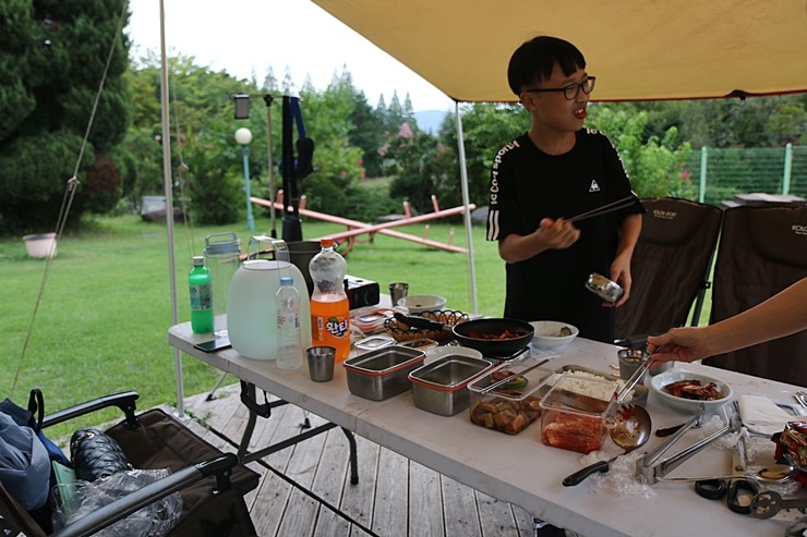 경주 코오롱호텔에서 즐기는 가족여행 캠핑 바베큐와 풋살