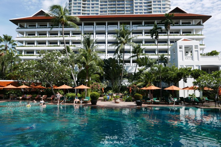 수영장이 참 멋진,  방콕 아난타라 리버사이드 호텔 추천하는 곳이에요~!