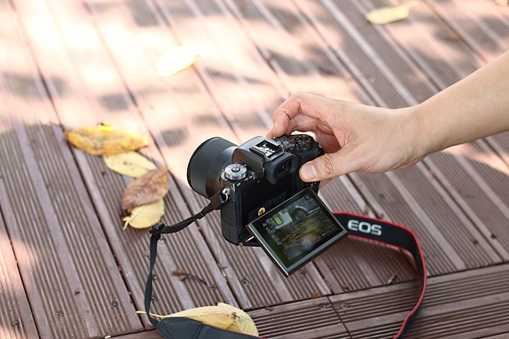 가벼운 미러리스 카메라 & 렌즈 35mm F1.4 인물사진과 아웃포커싱