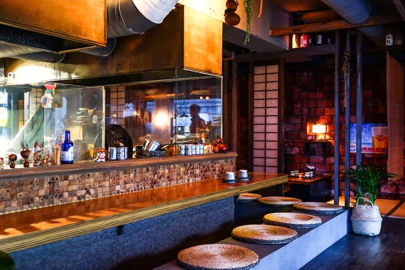 압구정 술집 일본 이자카야를 그대로 옮긴 천공