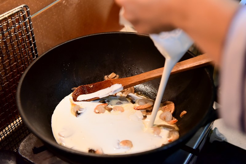 CJ헬로 인터넷티비 설치하고 반조리식품 간편식 받아요!