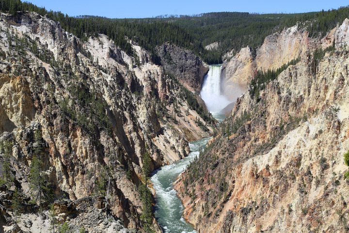 옐로스톤 그랜드캐년(Grand Canyon of the Yellowstone)의 폭포를 구경하고, 캐년빌리지에서 점심