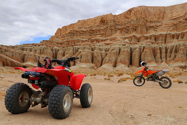 레드락캐년(Red Rock Canyon) 주립공원으로 시작한 유니투어 홍사장과 캘리포니아 오지탐험 여행