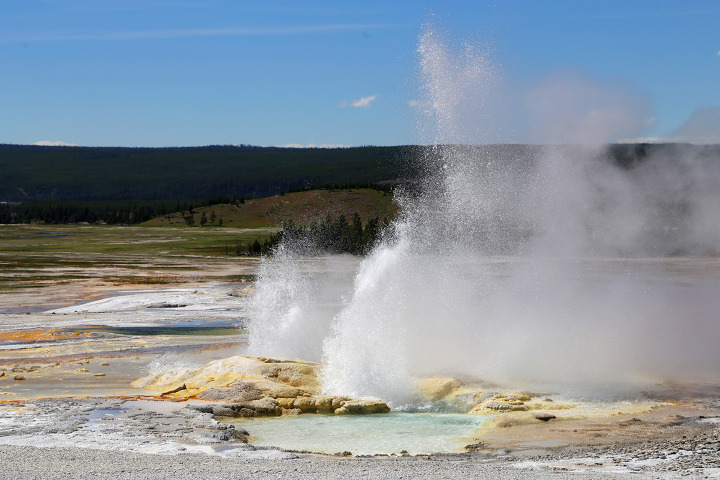 옐로스톤 로워가이서베이슨(Lower Geyser Basin)의 Fountain Paint Pot과 Grand Prismatic Spring