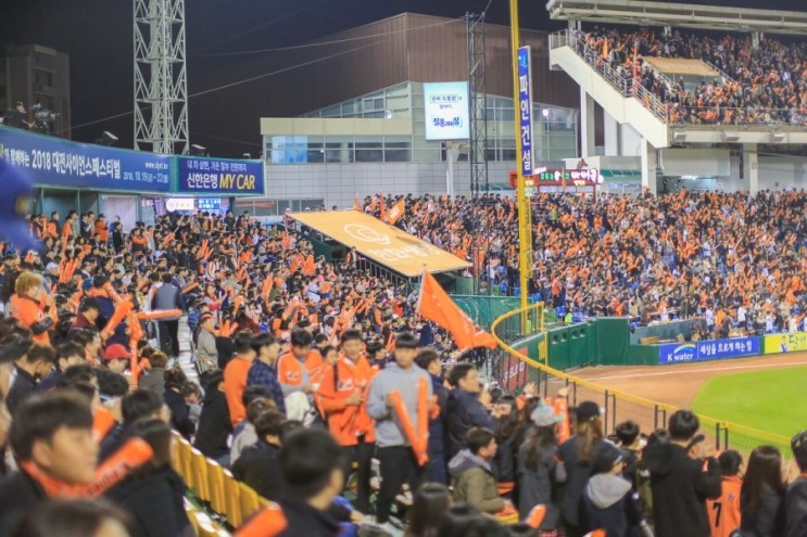 11년 만에 가을야구! 한화이글스 장미꽃 오렌지 퍼포먼스 감동이야