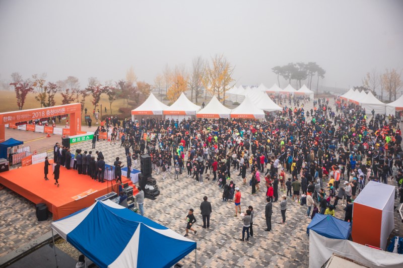 땀으로 빛난 주황빛 물결 2018 한화와 함께하는 충청 마라톤