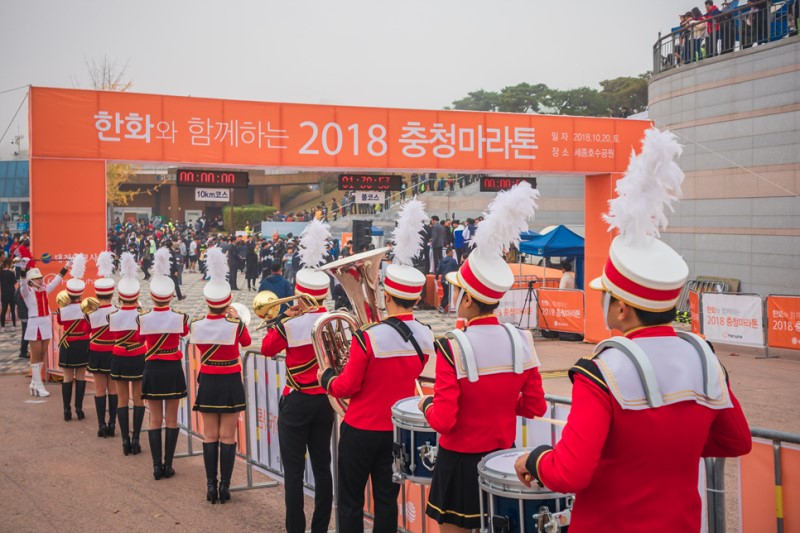 땀으로 빛난 주황빛 물결 2018 한화와 함께하는 충청 마라톤