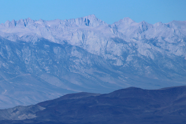 데스밸리 국립공원에서 가장 높은 봉우리인 해발 3,368미터 텔레스코프 피크(Telescope Peak) 등산
