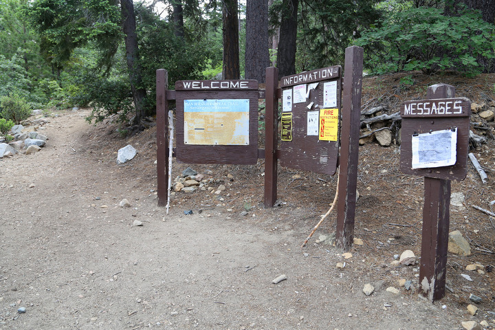 샌드투스노우(Sand to Snow) 준국립공원에 속하는 샌버나디노 봉우리(San Bernardino Peak) 등산