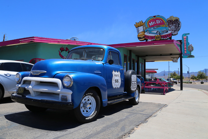 미국 아리조나 킹맨(Kingman)의 유명한 맛집인 미스터D 루트66 다이너(Mr. D'z Route 66 Diner)