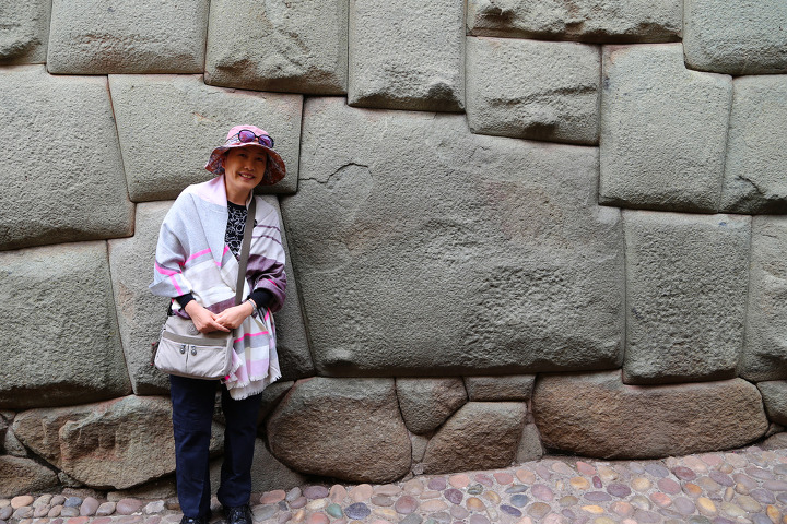 직소퍼즐처럼 쌓아올린 거대한 톱니모양 3층 석벽으로 유명한 잉카유적, 삭사이와만(Saqsaywaman)